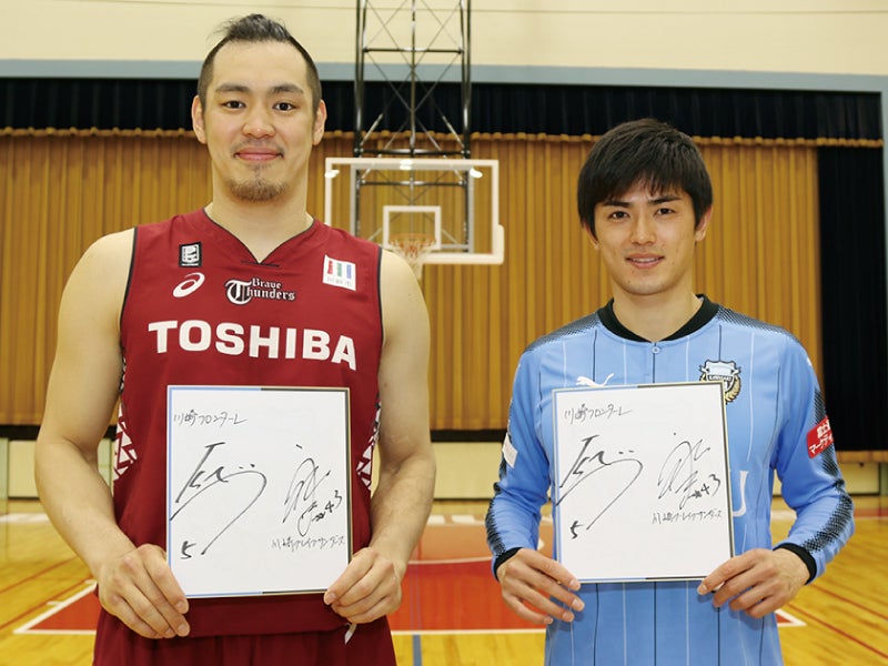 コラボサイン色紙プレゼント抽選会